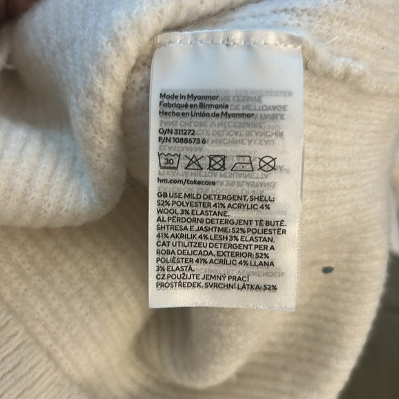 H&M Cardigan V Neck Sweater size small white - Picture 6 of 6